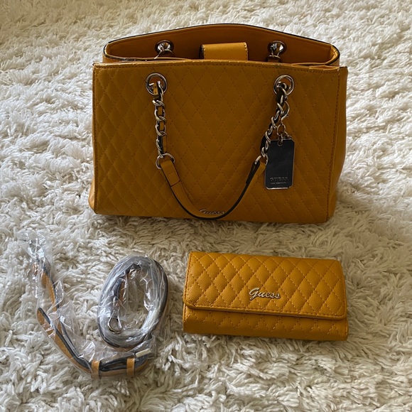 πβ¨ GUESS PURSE AND MATCHING WALLET SET - Picture 7 of 11
